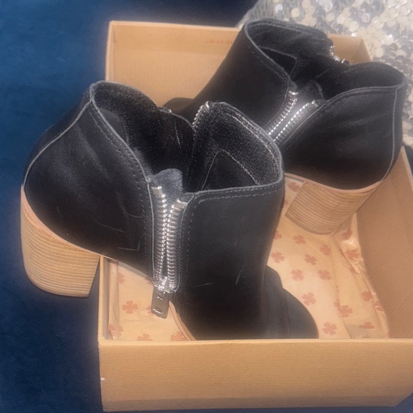Lucky Brand Black Ankle Booties - Picture 12 of 13
